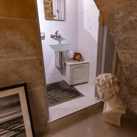 Valletta, Renaissance Building Apartment