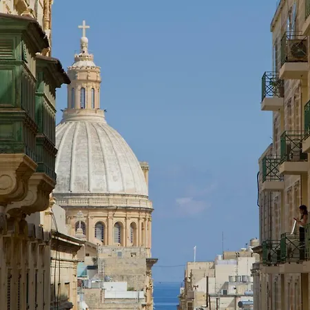Valletta, Renaissance Building Apartment *